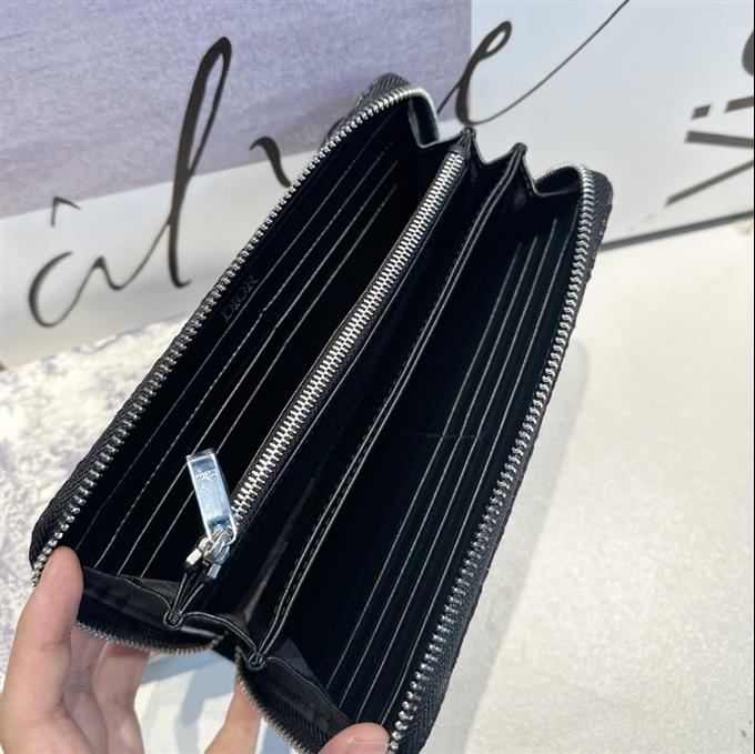 2025228Y 210P182141938